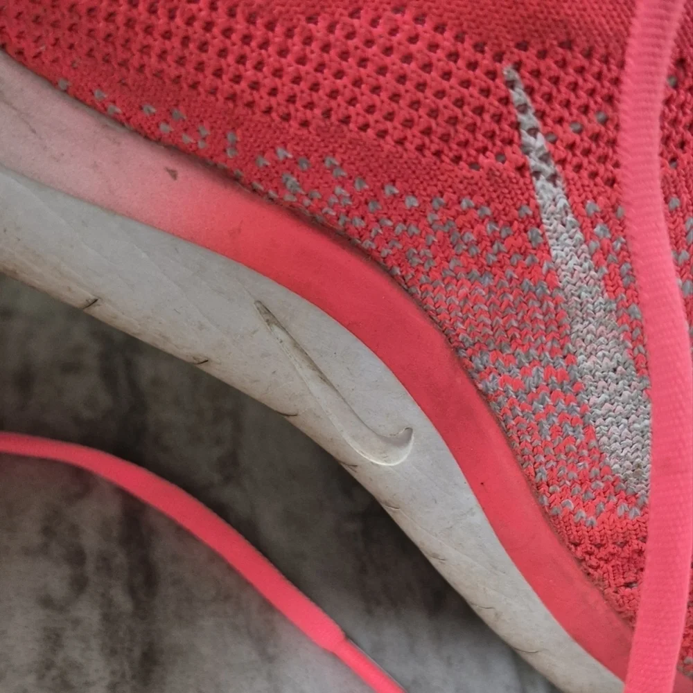 Nike Pink and White Athletic Shoes Modern Sporty Design